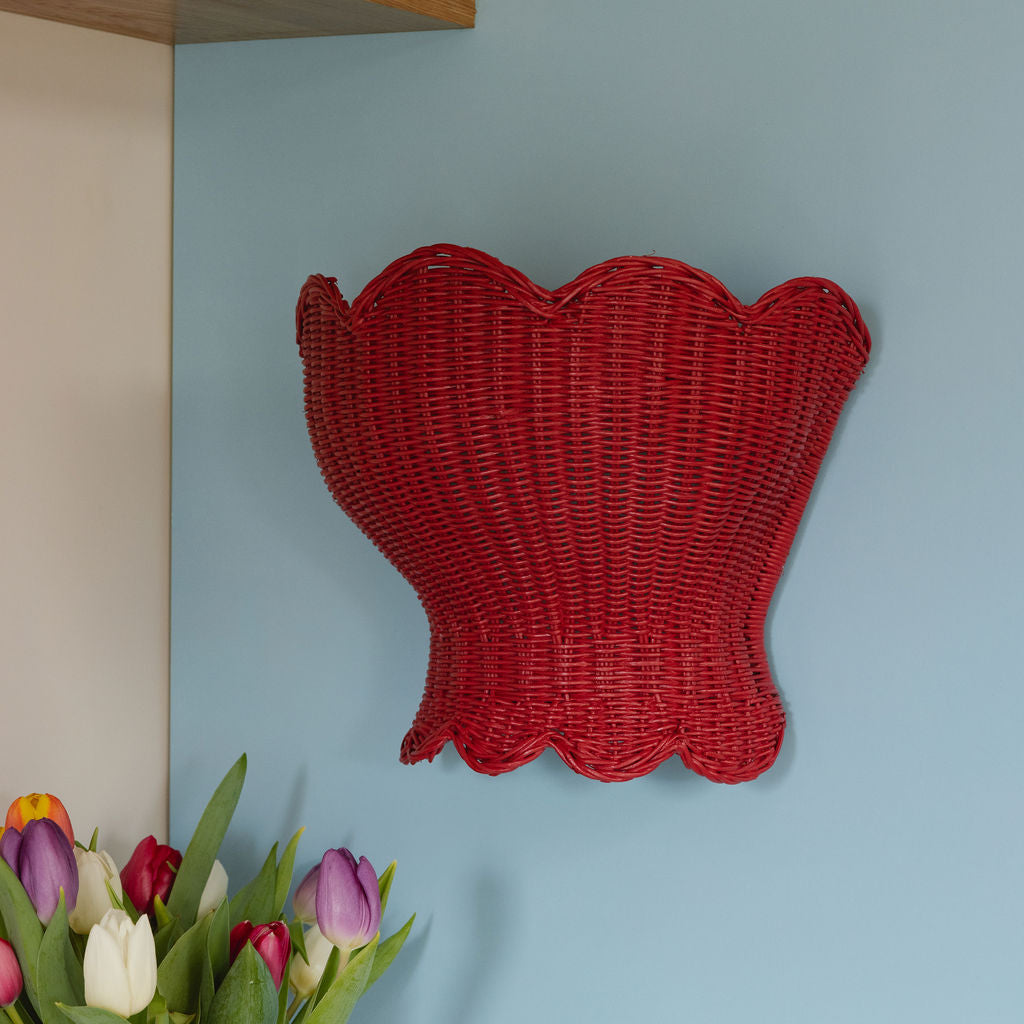 Anar-wall-light-red-close-up