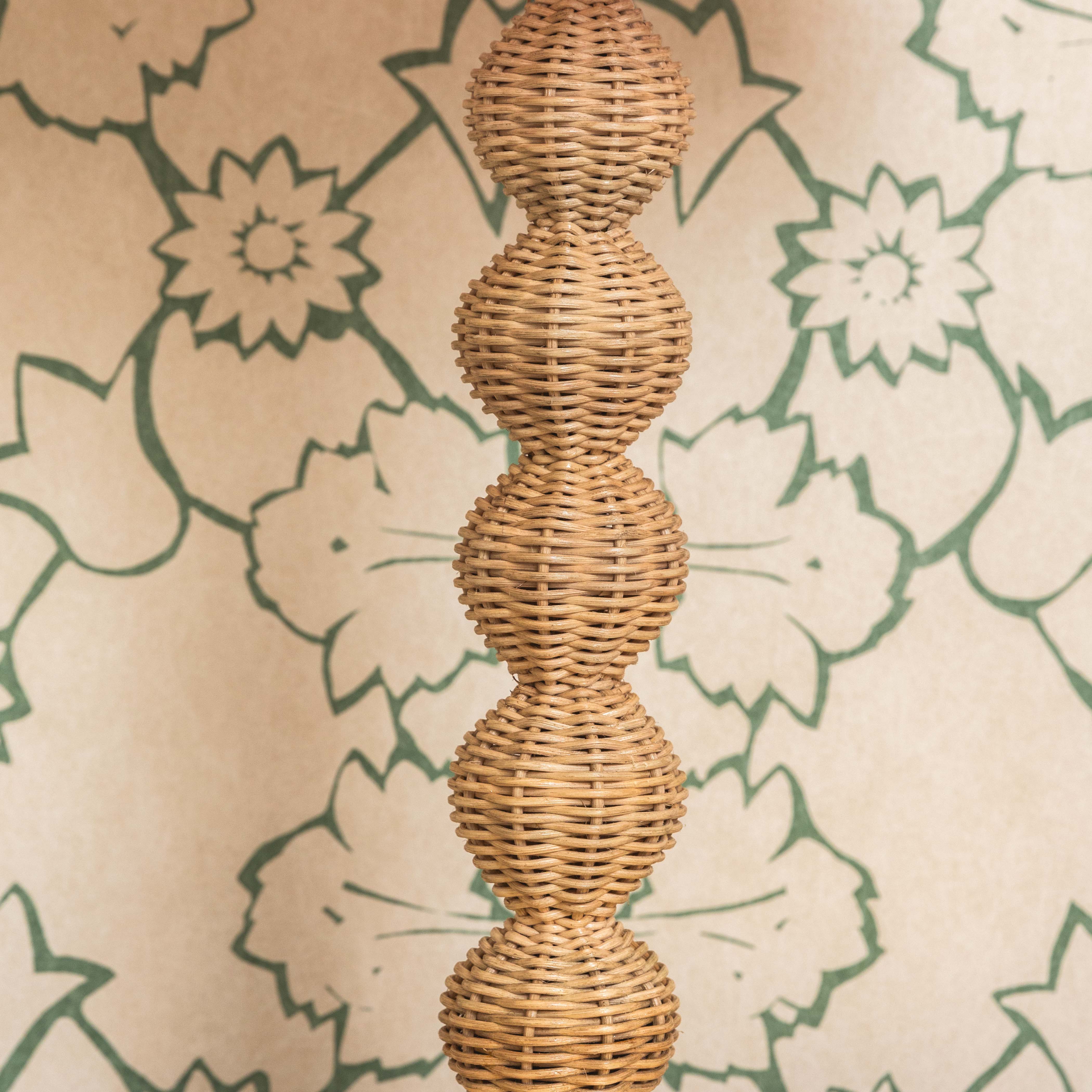 BOBBIN-RATTAN-TABLE-LAMP-CLOSEUP