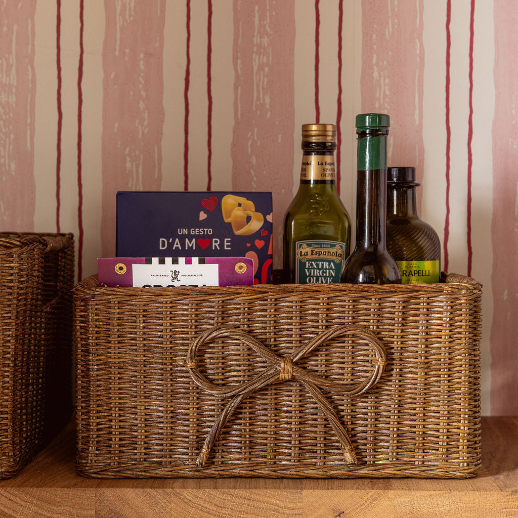 Bow-rattan-basket-small-close-up