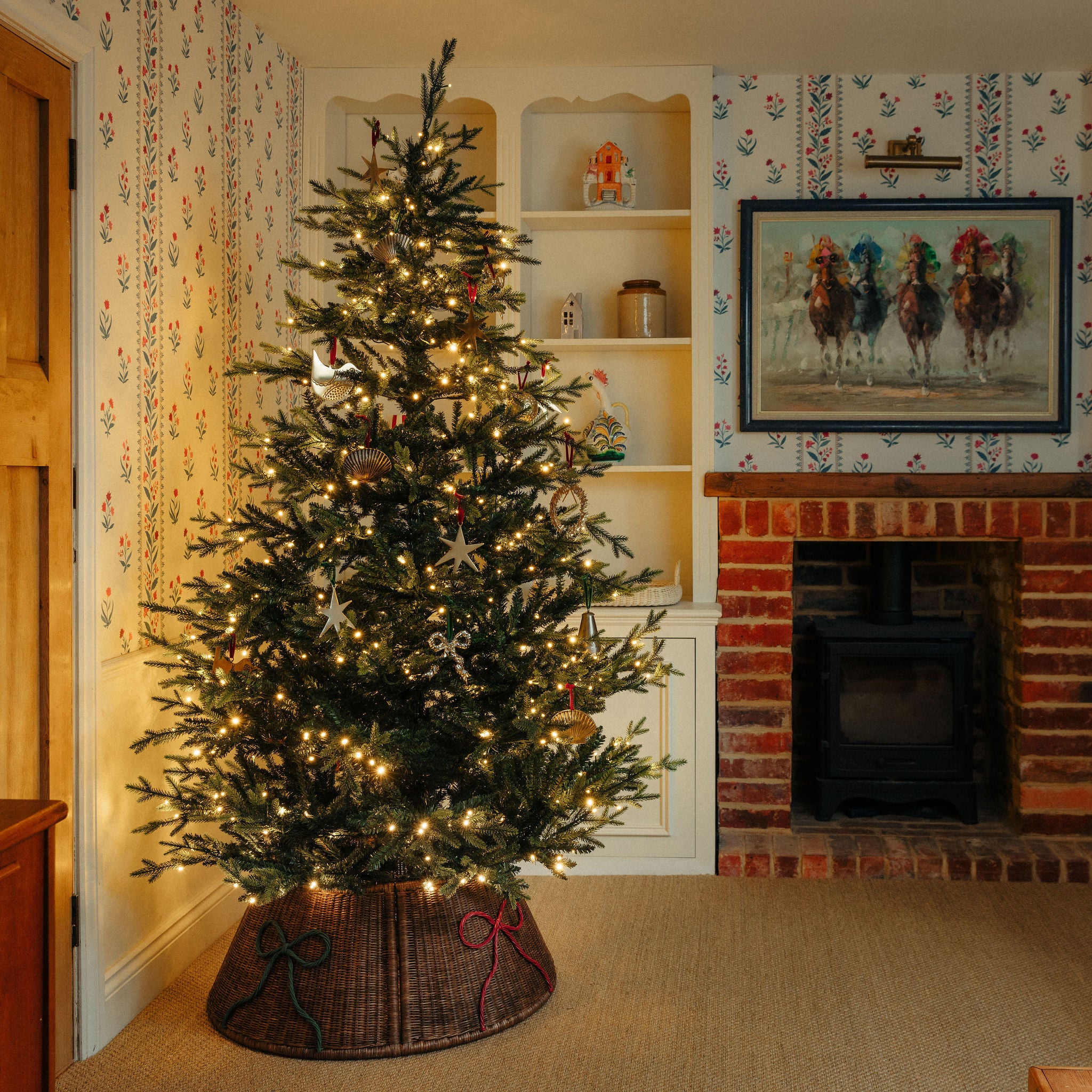 Bow-rattan-tree-skirt-lifestyle