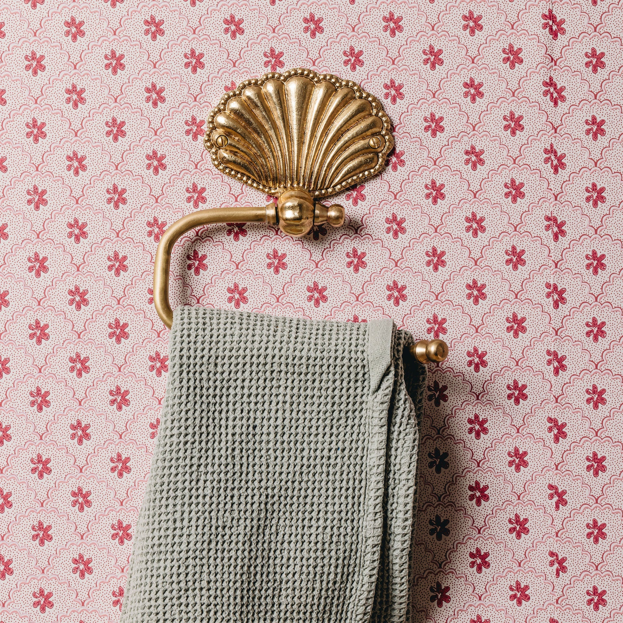 Cara-brass-toilet-roll-holder-towel-rack