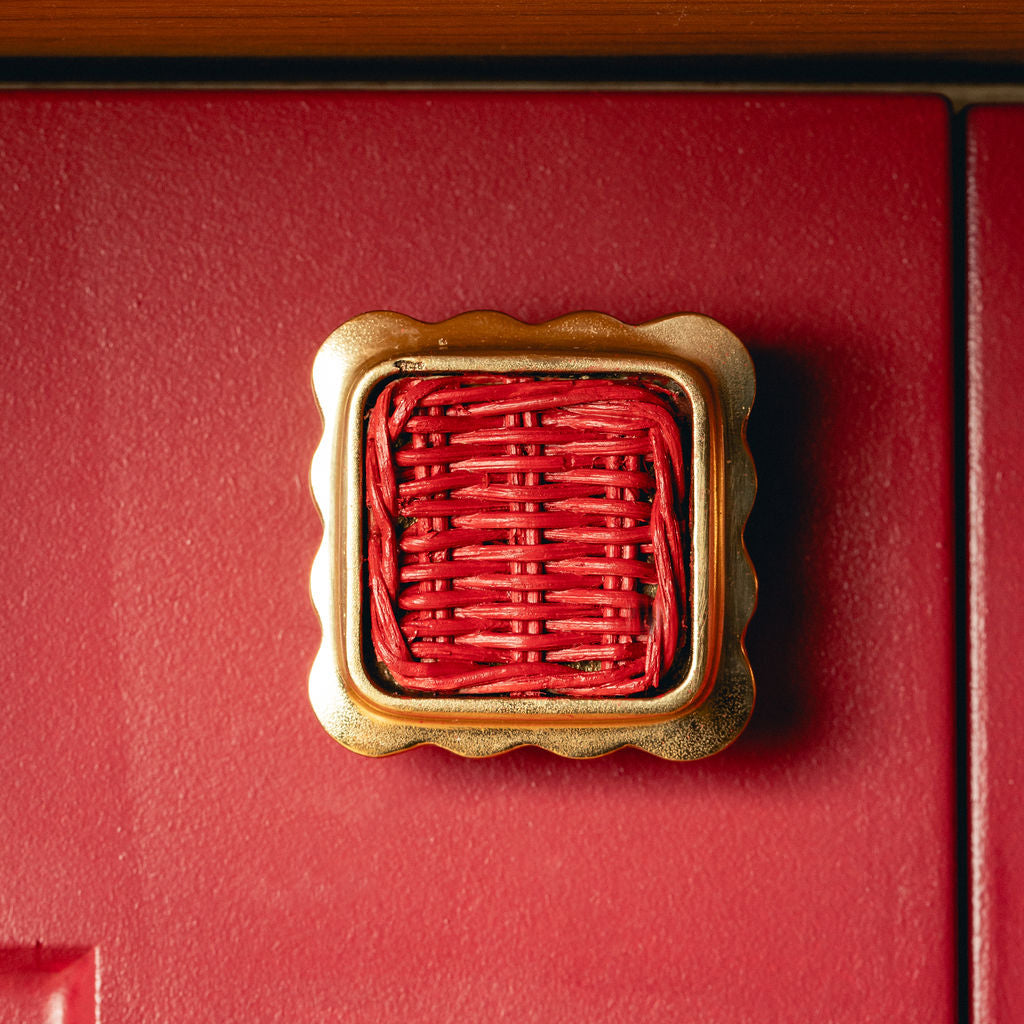 Delilah-square-knob-red-gold-closeup