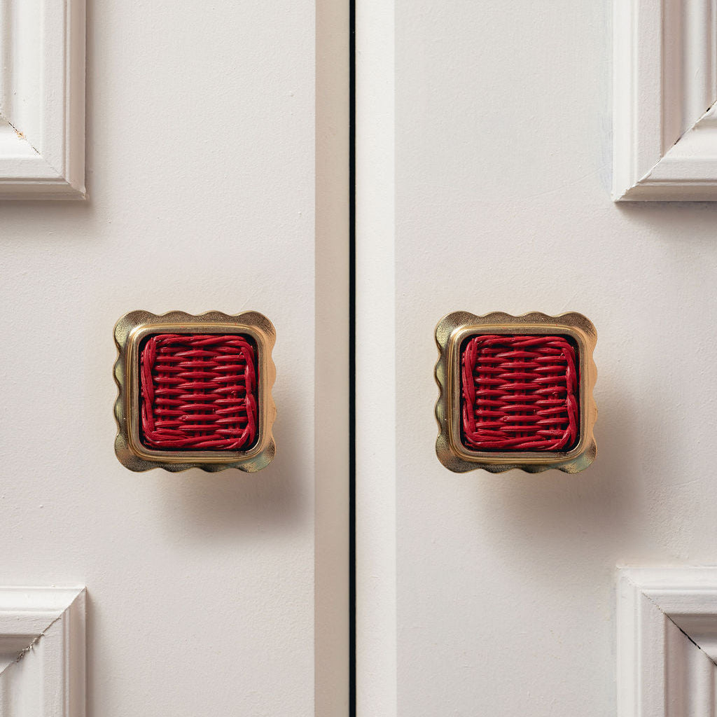 Delilah-square-knob-red-gold
