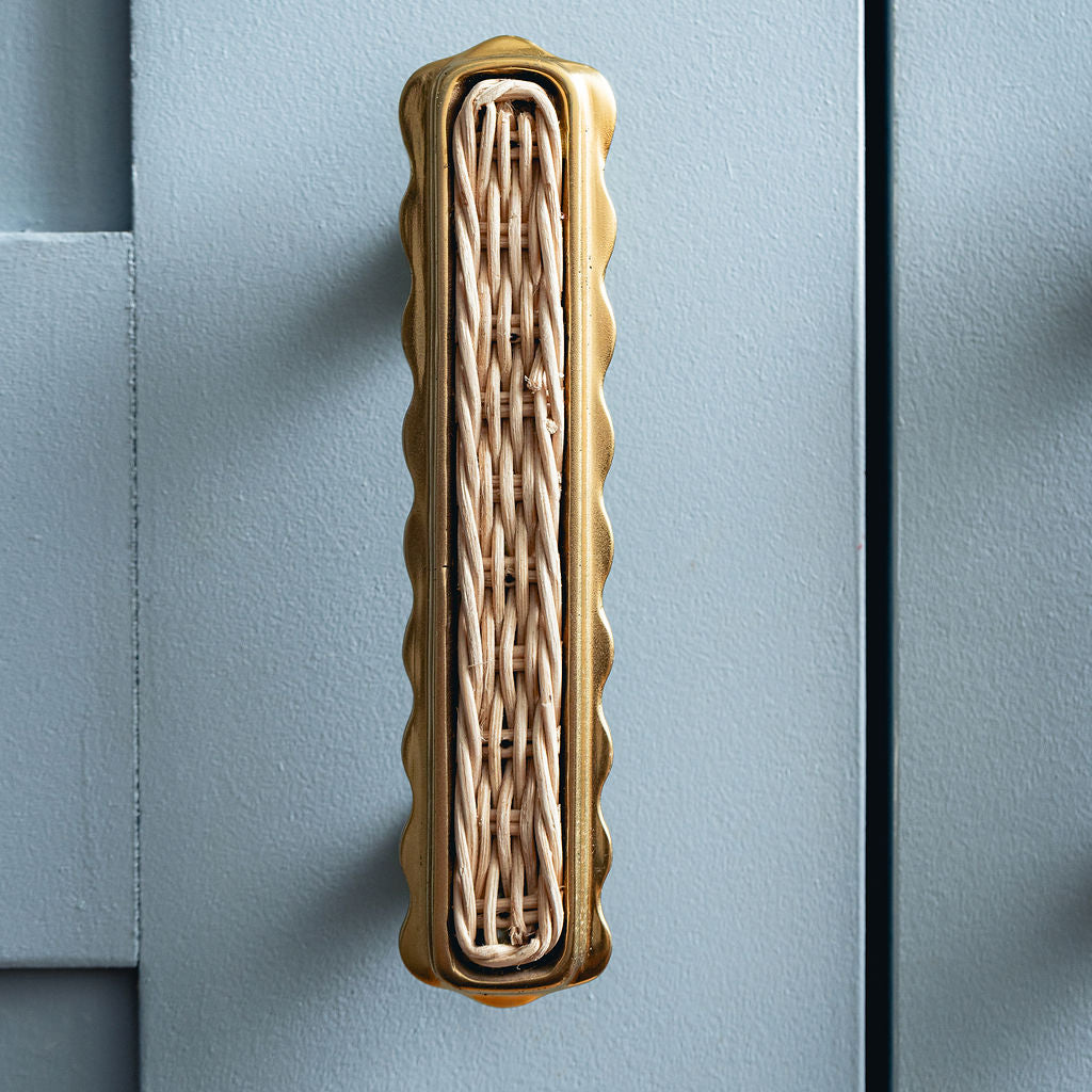 Delilah Handle, Brass & Natural lifestyle close up