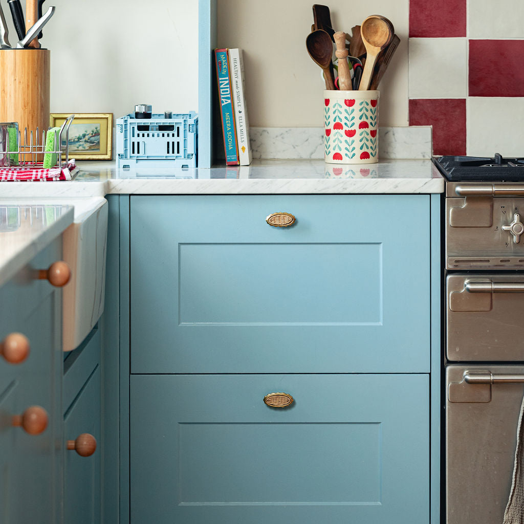 Delilah Oval Knob, Brass & Natural lifestyle
