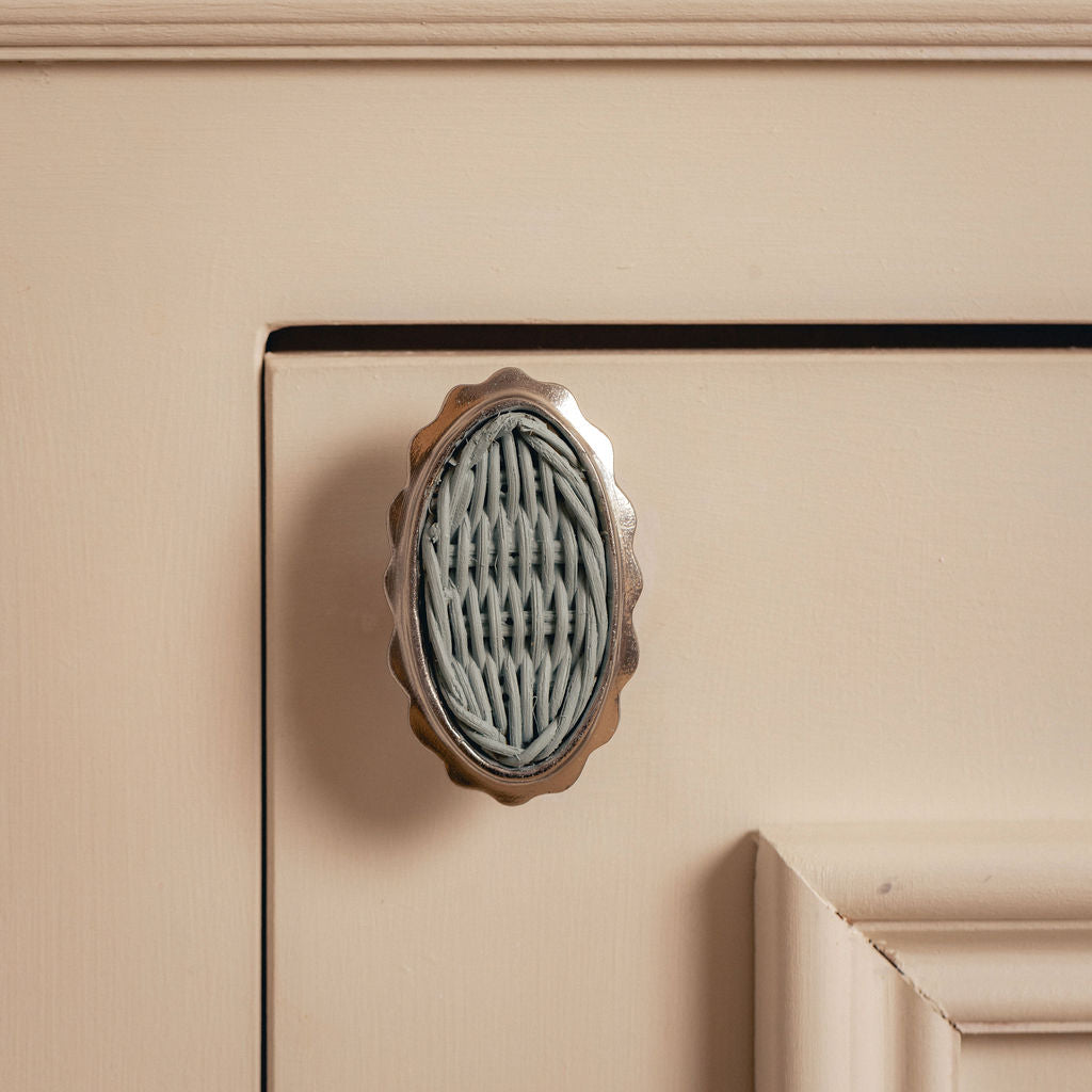 Delilah Oval Knob blue, chrome lifestyle