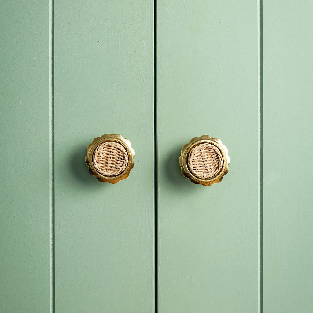Delilah Round Knob, Gold & Natural life style