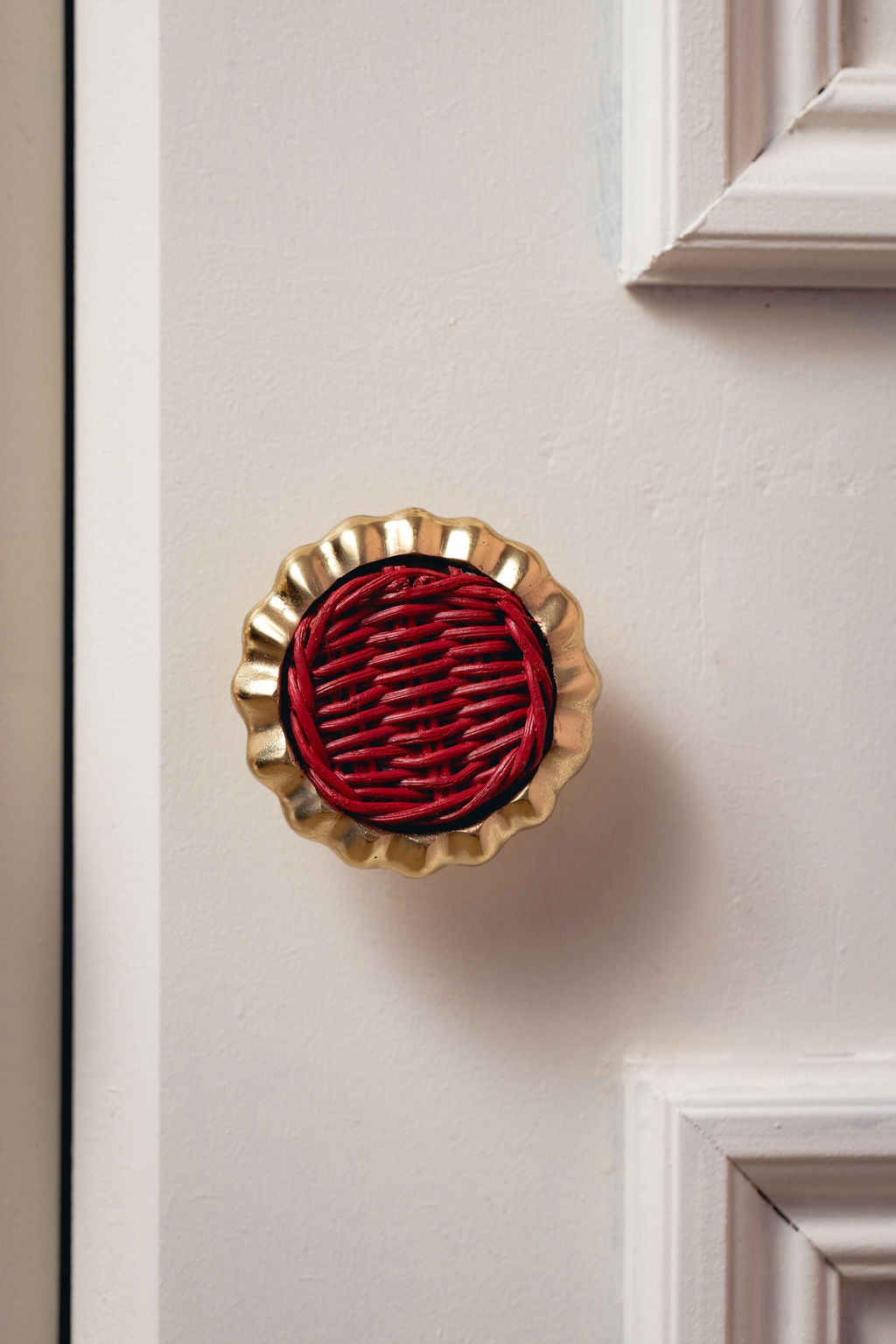 Eloise Round Knob Red, Lacquered Brass on red close up
