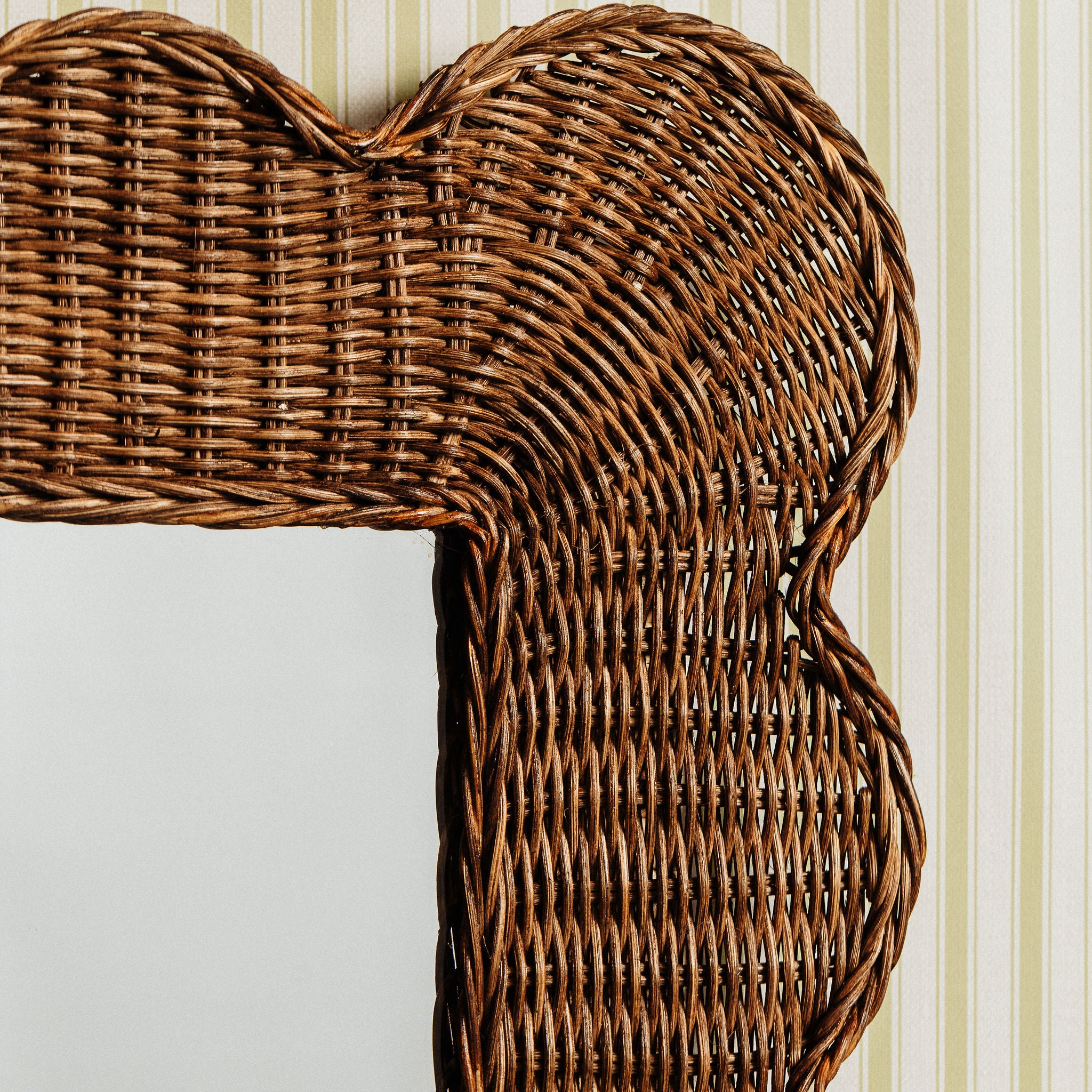 Mimi-scalloped-mirror-medium-teak-close-up-top
