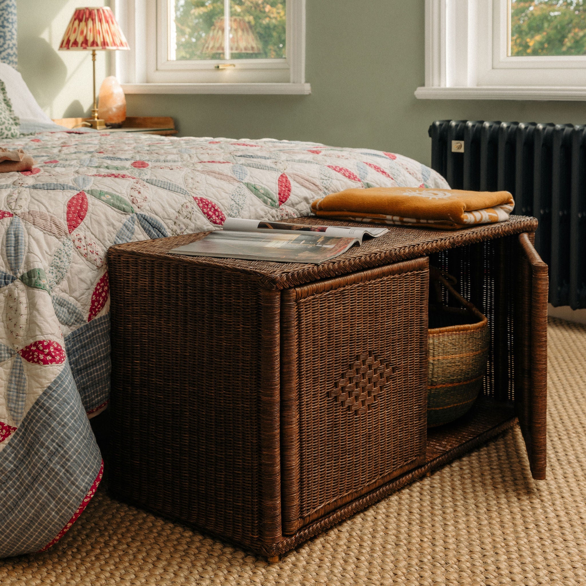 Peti-rattan-storage-bench