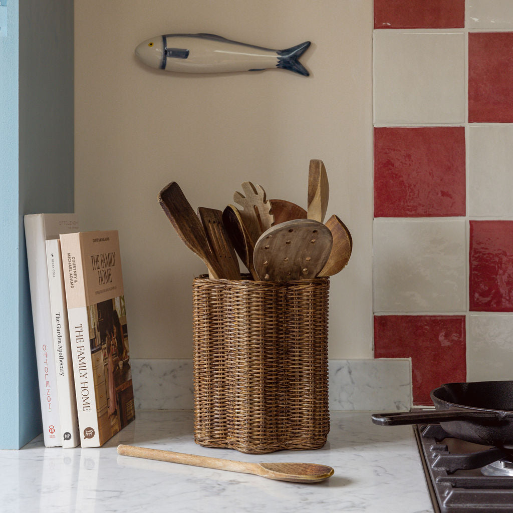 Poppy-rattan-utensil-holder-vase-with-utensils
