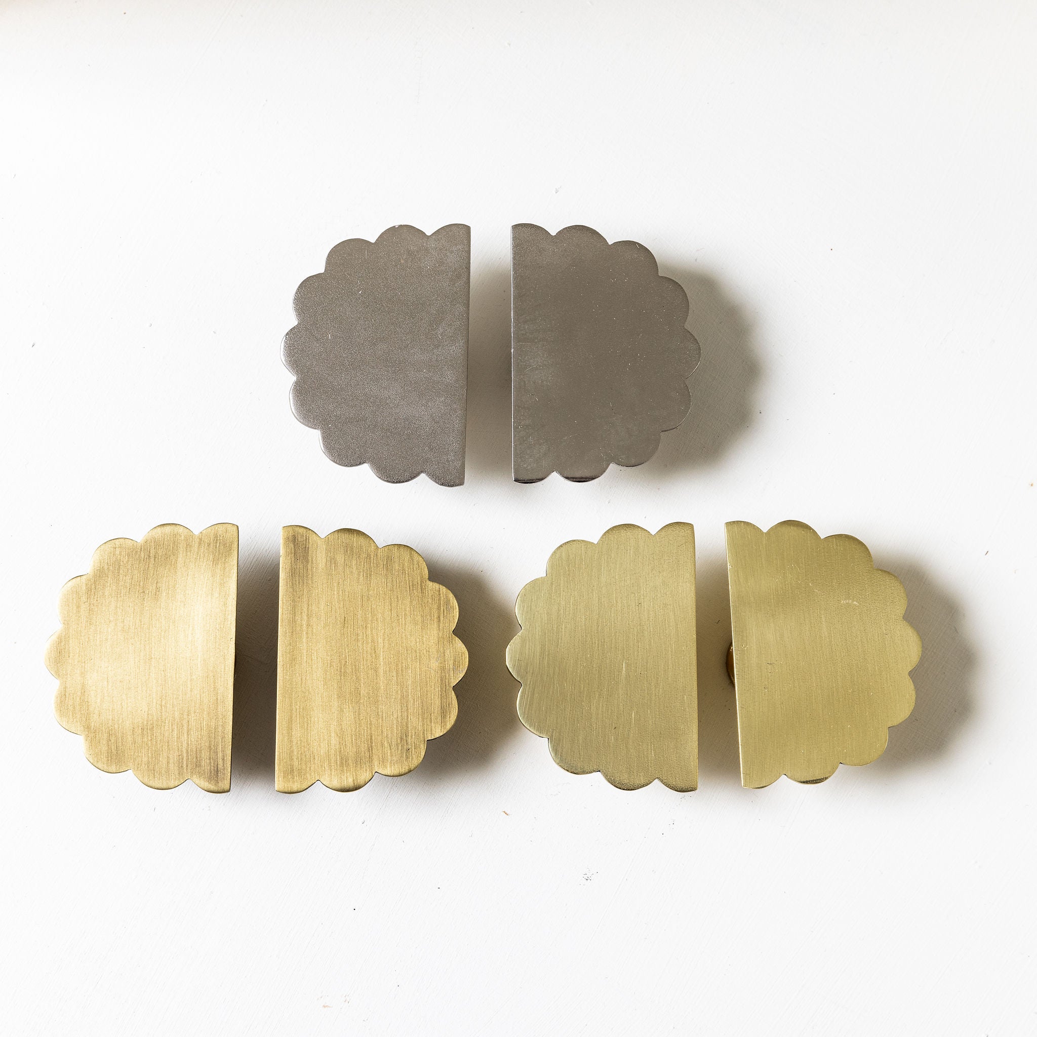 Scallop-knobs-antique-brass-all-finishes