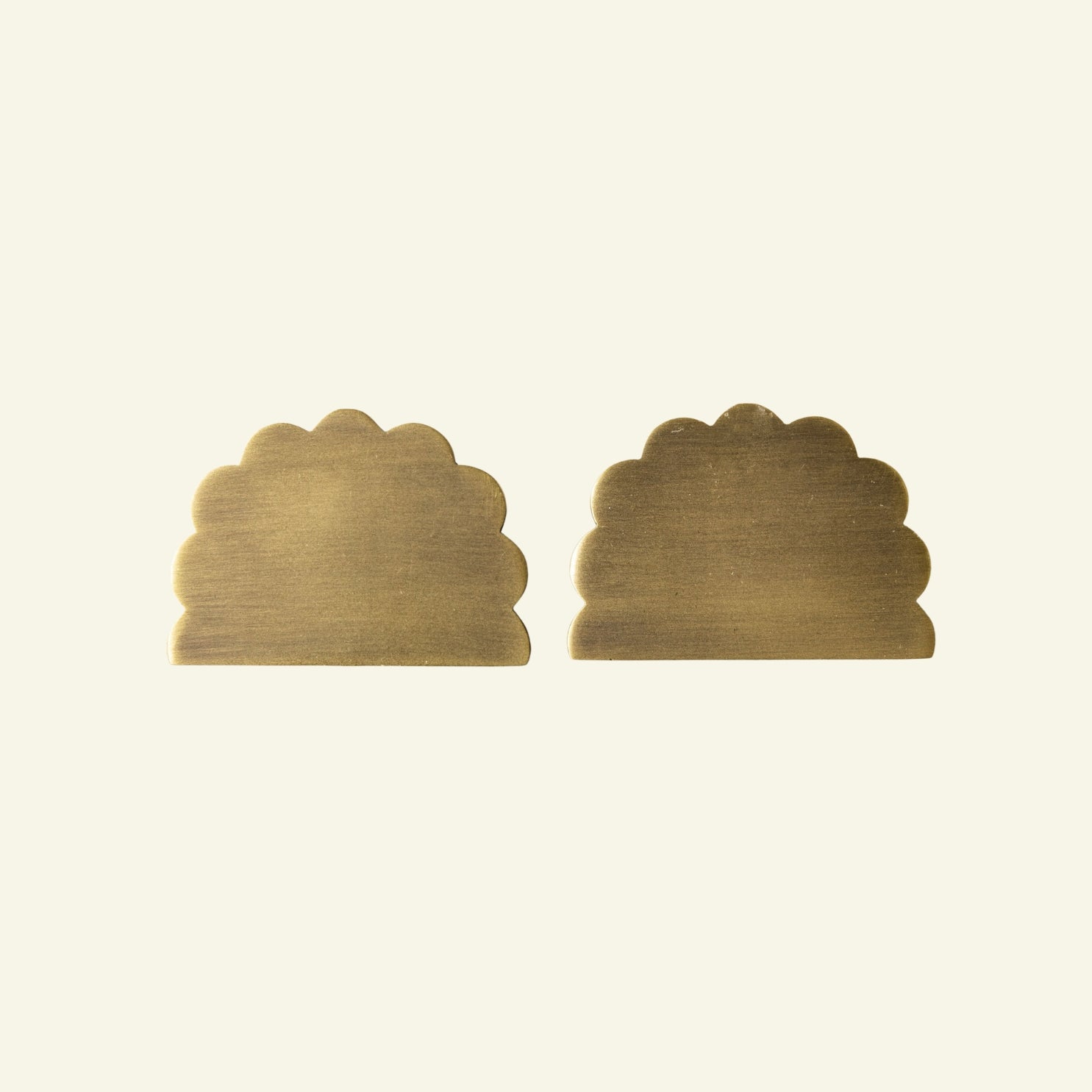 Scallop-knobs-antique-brass