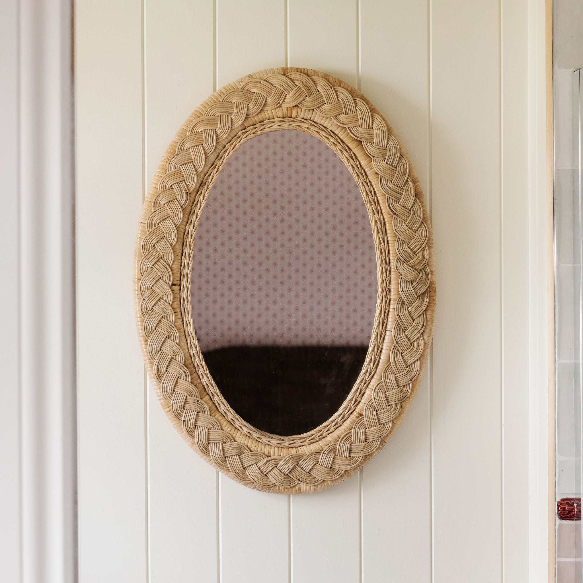 Serena-mirror-medium-natural-lifestyle