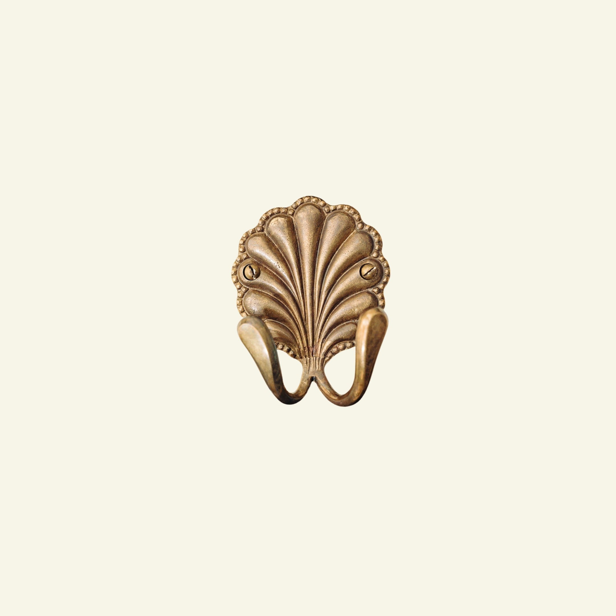 Shell-double-hook-aged-brass