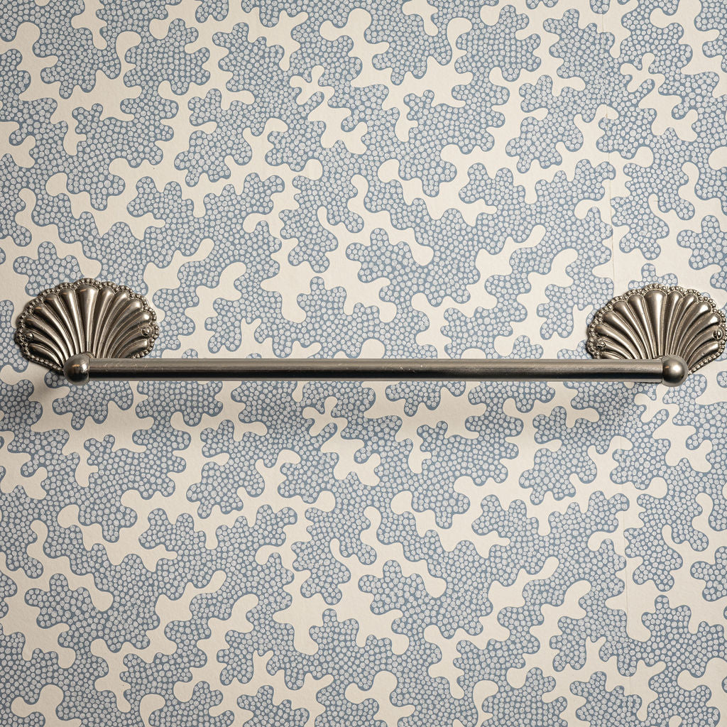 Shell-towel-rack-chrome-lifestyle