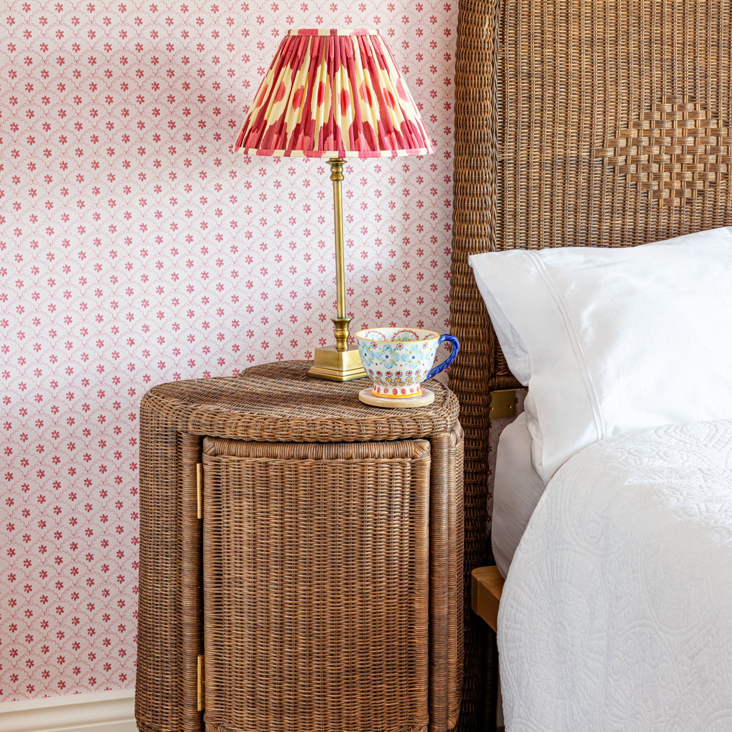 The-heart-side-table-close-up