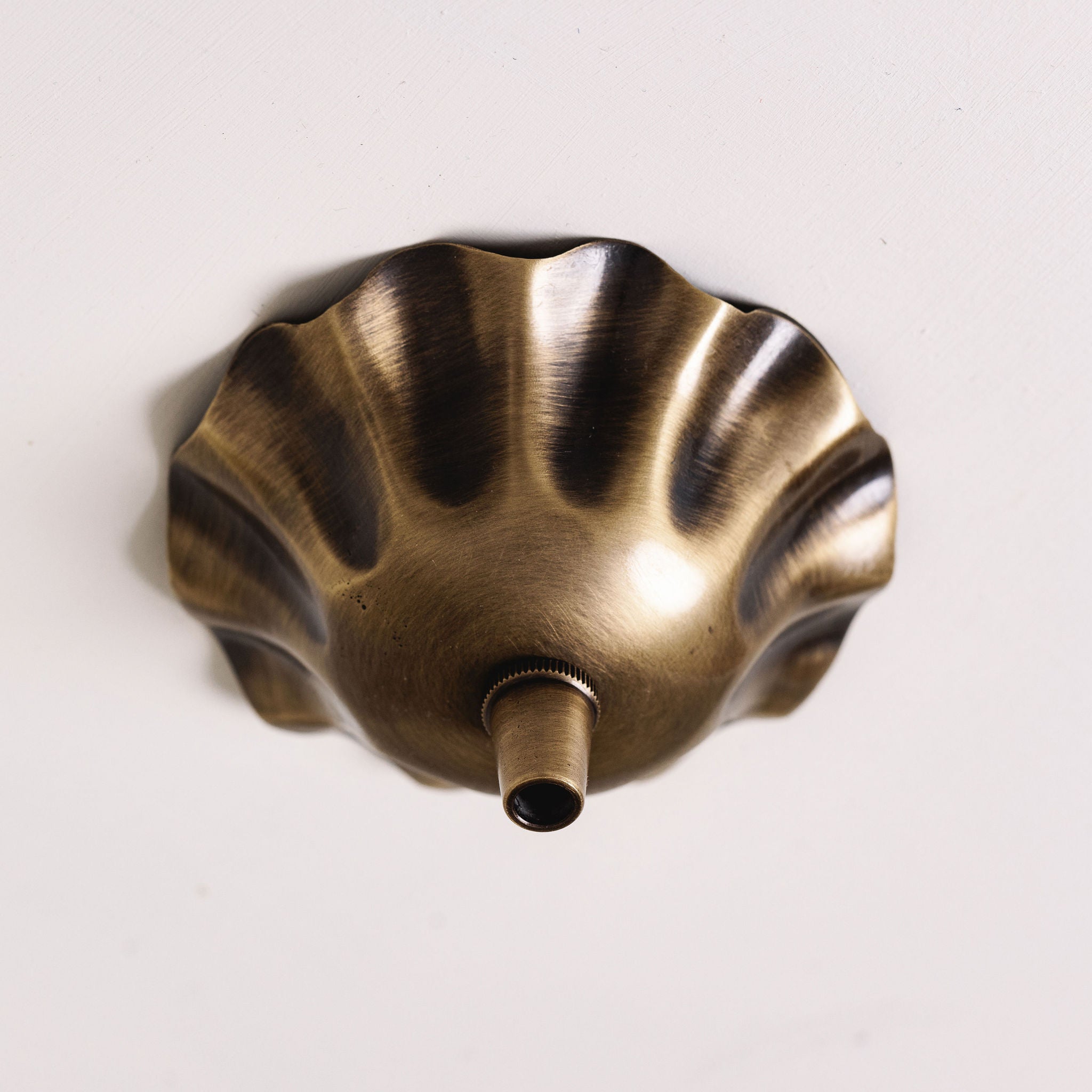 Wave-ceiling-rose-antique