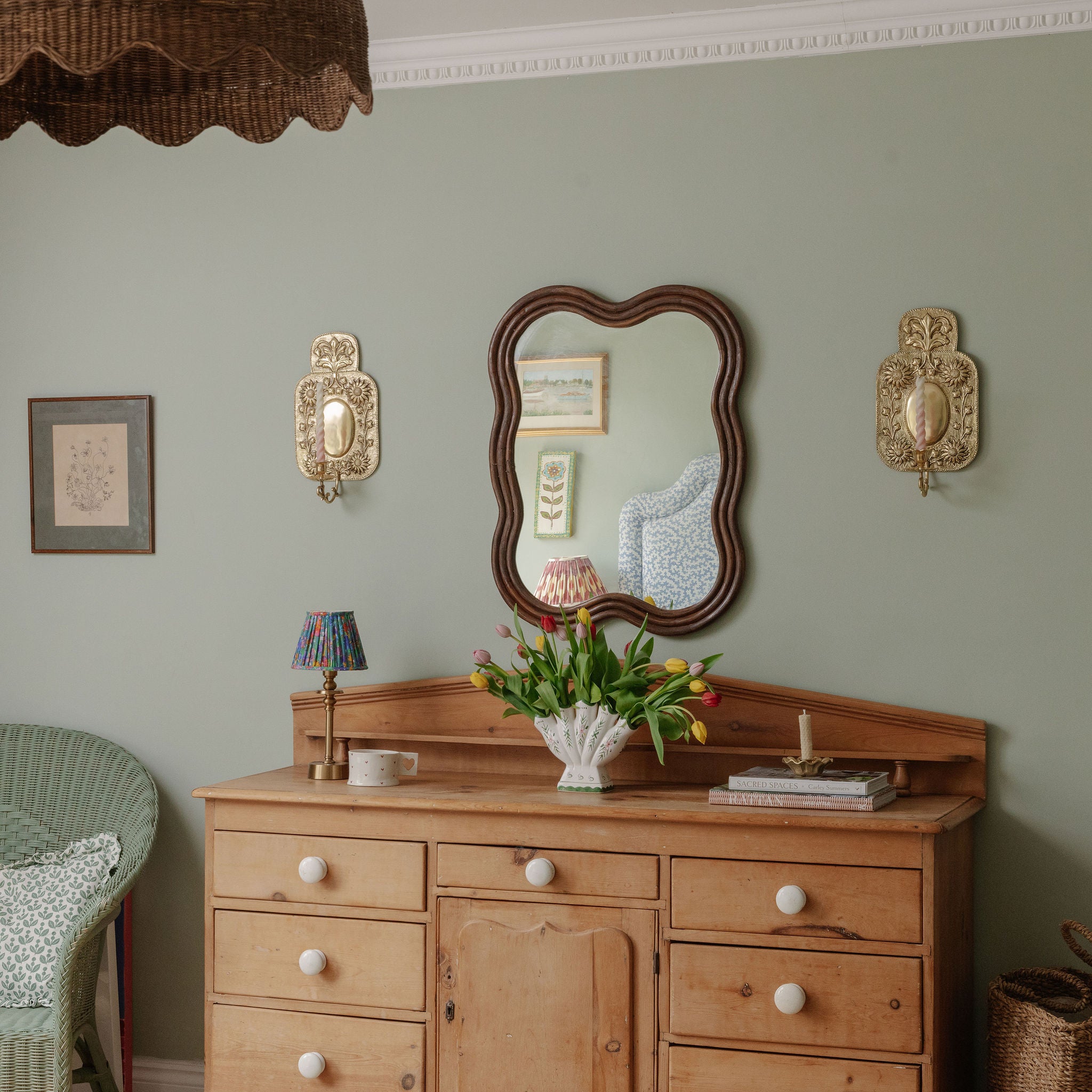 Wave-mirror-medium-on-a-wall-lifestyle-image