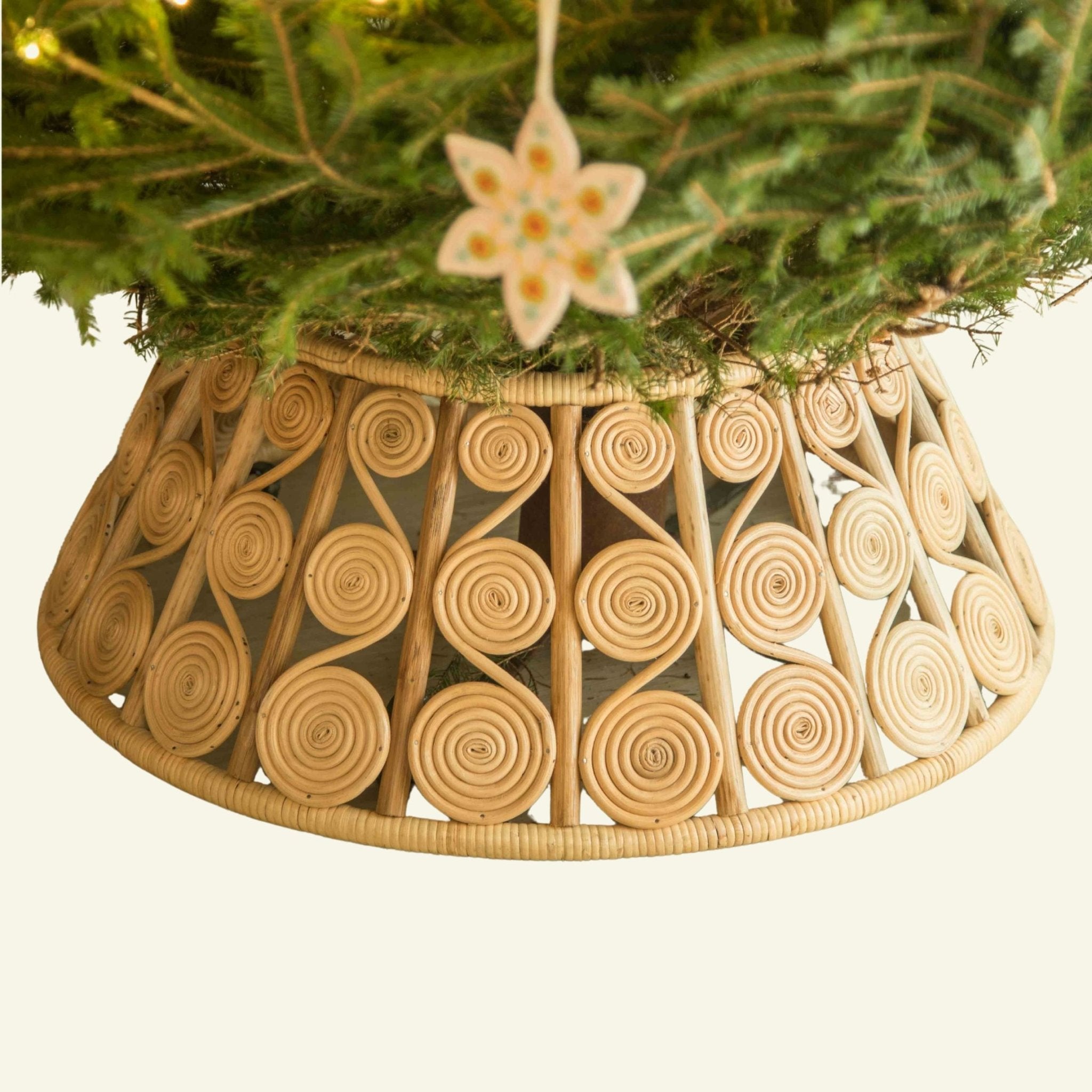 Lucia Rattan Christmas Tree Skirt - hastshilp